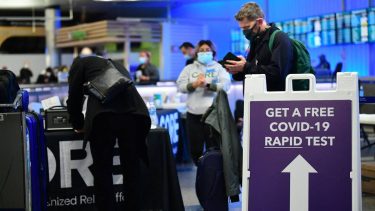 Ya son 77 los países que detecataron casos de la variante ómicron.