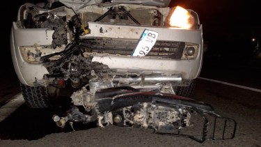 El motociclista circulaba a contramano y sin luces. Chocó contra una camioneta y murió. (Foto gentileza)