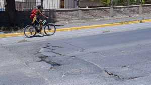 Invertirán casi 50 millones de pesos para tapar los baches en Neuquén capital