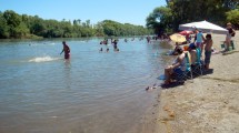 Imagen de Balneario de Huergo tiene aguas aptas para el uso recreativo