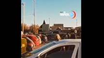 Imagen de Video: el conductor de una camioneta trató de embestir a un grupo de jóvenes en Playa Unión
