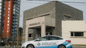 Robaron un local en pleno centro de Roca, intentaron huir y fueron detenidos