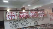 Imagen de Encapuchados generaron destrozos en la Oficina de Turismo de El Bolsón
