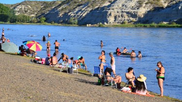 El balneario de la Isla 58 de Regina ya está habilitado para actividades acuáticas. (Foto Néstor Salas)