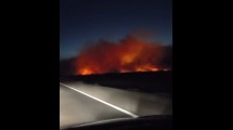 Imagen de Cortaron la ruta 22 por el incendio entre Chimpay y Chelforó