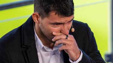 Sergio Agüero y el momento en el que anunció su retiro del fútbol. Subió llorando al escenario y le costó hablar hasta que pudo dar la noticia. 