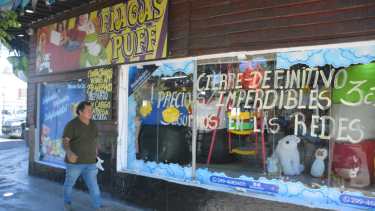 La juguetería de Alcorta y Leguizamón cierra sus puertas después de 26 años..Foto Yamil Regules