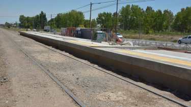 El apeadero de pasajeros del tren del Valle en el aeropuerto es el más avanzado (foto Yamil Regules)