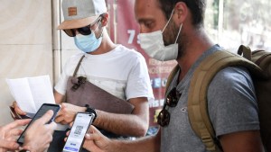 Definieron cuándo se pedirá el pase sanitario y acortaron el plazo para el refuerzo