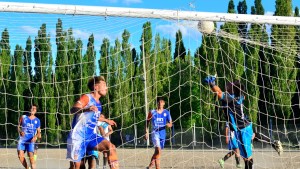 Deportivo Roca aseguró su pase a cuartos de final de la Confluencia