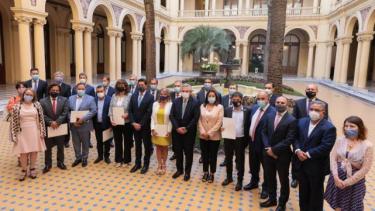 Arabela Carreras y Omar Gutiérrez adhirieron al nuevo consenso fiscal. Foto: gentileza.-