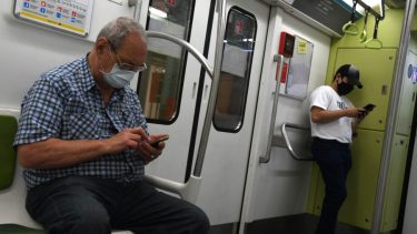 Los distritos aceleran las terceras dosis, para evitar que se complique aún más el contexto sanitario. Foto: Télam.-