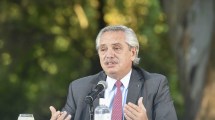 Imagen de Fernández tras el 3,8% de inflación: «Esperemos que esta senda descendiente se sostenga»