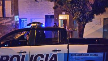 La policía de Bahía Blanca debió enviar refuerzos al lugar. 