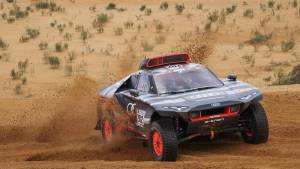 Sainz le dio la primera victoria al Audi eléctrico en el Dakar