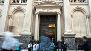 Otro día récord para el dólar blue: a cuánto cotiza hoy