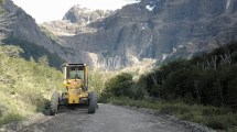 Imagen de En plena temporada, realizan mantenimiento en el camino al cerro Tronador
