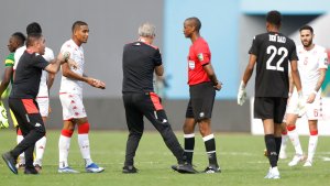 Insólito: un árbitro terminó el partido dos veces antes de tiempo en la Copa de África