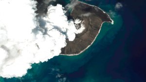 Imágenes de Tonga muestran devastación tras la erupción seguida por un tsunami