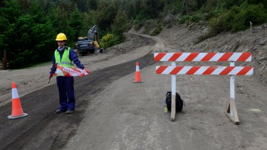 Una contratista cierra el tránsito en la ruta provincial 65 y hay quejas en Villa Traful por los graves perjuicios. Archivo/Chino Leiva