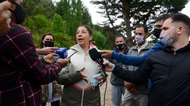 La gobernadora Arabela Carreras fue al lugar del incendio días atrás. Foto: archivo Chino Leiva