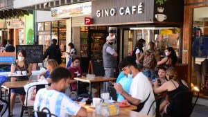 Comercios, restaurantes y hoteles afectados por la ola de contagios en Bariloche