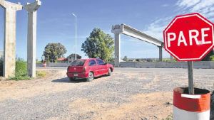 Sin puente no hay futuro para los peatones de la Ruta 22 en Godoy