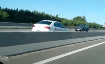 El hecho fue registrado y subido por otro conductor en las redes sociales. Foto gentileza
