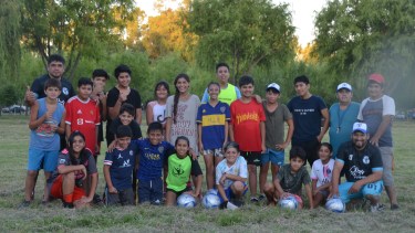 El equipo 2009 de La Cuadrita que obtuvo la beca y jugará el Mundialito 2022. Contará con refuerzos de ATSA. Foto: Gino Avoledo