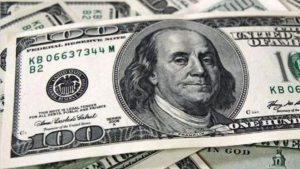 El dólar blue bajó dos pesos y el MEP operó con una leve suba