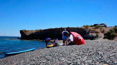 Siempre hay que llevar algo que de sombra y todo lo necesario, porque no hay kioscos cerca. Fotos: Emiliana Cantera