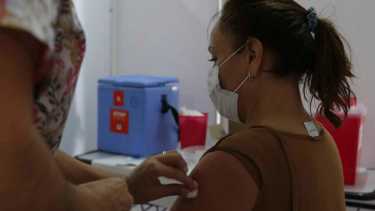 Todos los sábados de febrero habrá vacunación libre en Roca. Foto: Juan Thomes