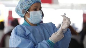 Coronavirus: Pfizer anunció que en marzo tendrá una vacuna para la variante Ómicron