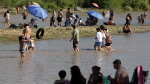 Niegan que el agua siga turbia en Neuquén y alertan por el alto consumo con la ola de calor