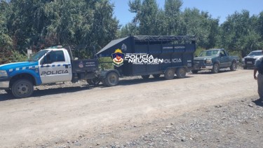 La policía difundió las fotos y datos del niño y el hombre para que la población pueda colaborar en la búsqueda. Foto: Gentileza