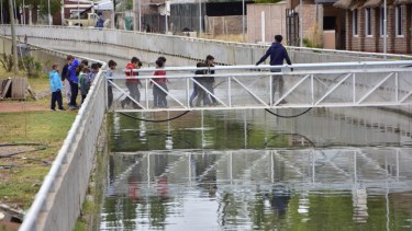 Hoy se inauguró el puente del arroyo Durán y se anunció uno nuevo, desde el club El Biguá hasta la Isla 132. (Foto Municipalidad Neuquén).-