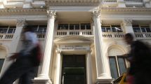 Imagen de El dólar blue sigue subiendo y rompió un nuevo récord: a cuánto cotiza