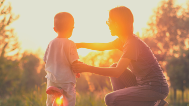 Escuchar. Cuando un niño o una niña dicen que no quieren estar con alguien es por algo. 