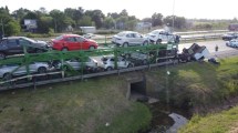 Imagen de Un camión mosquito chocó contra una camioneta y hubo dos muertos
