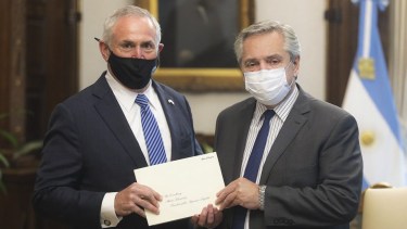 El embajador Stanley le presentó sus credenciales al presidente.