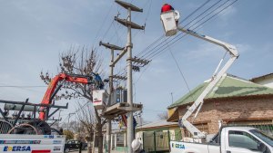 Un nuevo robo de cables dejó sin luz a Colonia Fátima y la zona de Ruta 22, en Roca