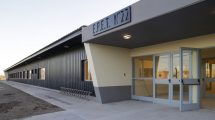 Imagen de Familias de la EPET 22 de Centenario realizaron una permanencia en la institución por falta de auxiliares 