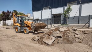 Avanzan las obras para el drenaje de una esquina hacia la Ruta 65 en Godoy