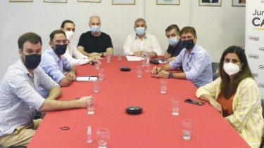 Parte de la dirigencia de la coalición opositora durante la reunión de hoy. 