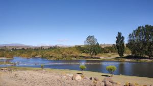 Recursos Hídricos llegó a Loncopué para inspeccionar la desviación del río Agrio