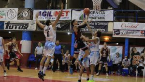 Deportivo Viedma festejó en el duelo de punteros y sigue en lo más alto