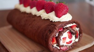 Pionono de chocolate con frutillas