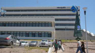 El municipio debió reforzar los puestos de atención al público. (FOTO: Yamil Regules)