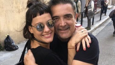 Antes de irse a Francia, Sabrina tuvo una breve incursión en el teatro de revista.-