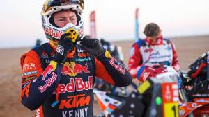Price ganó en motos y Kevin Benavides avanzó en la general
